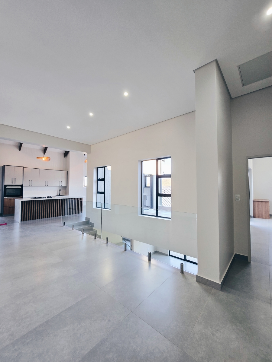 5 Bedroom Property for Sale in Outeniquasbosch Western Cape